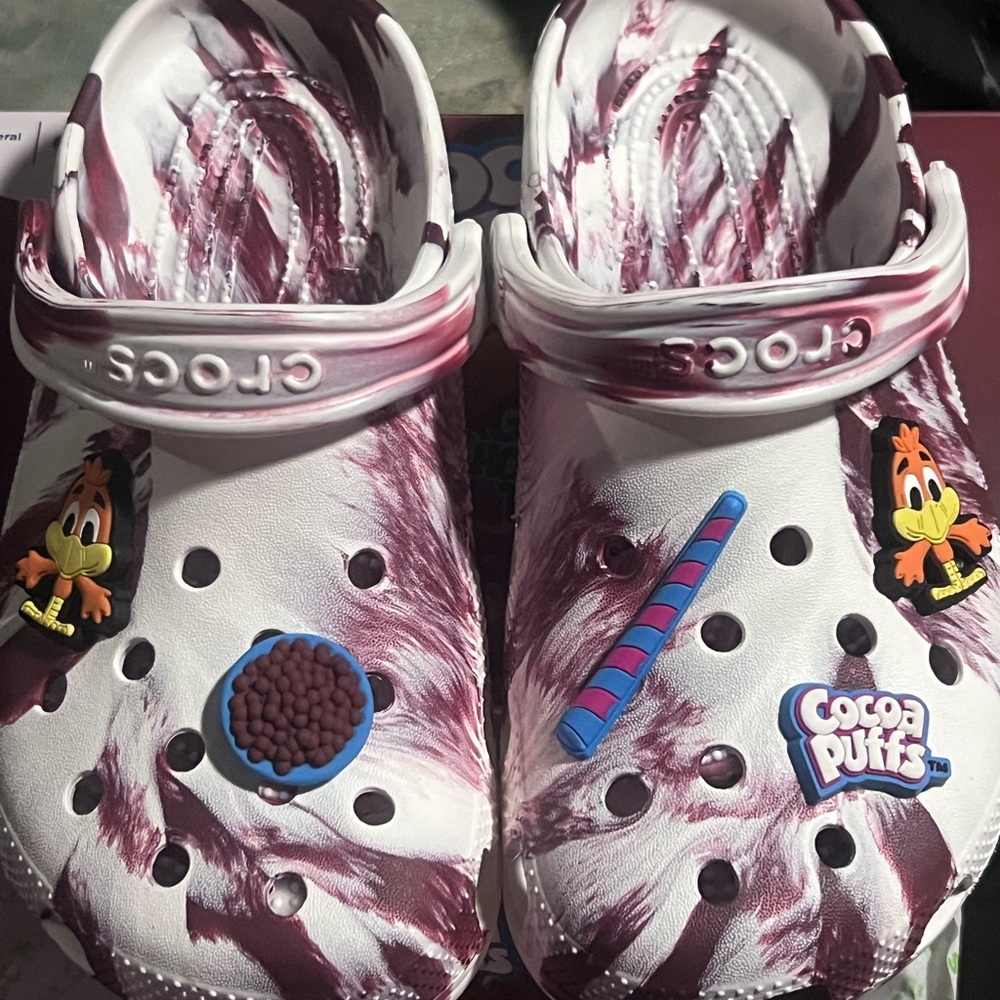Coco Puffs crocs size 6